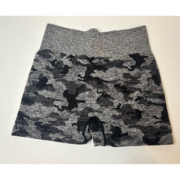 Camo Pants - Women’s Seamless Camo Scrunch Shorts Size M High Waist Athletic Activewear